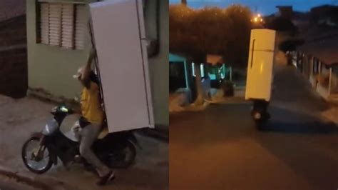 VÍDEO He Man Homem é flagrado carregando uma geladeira nas costas