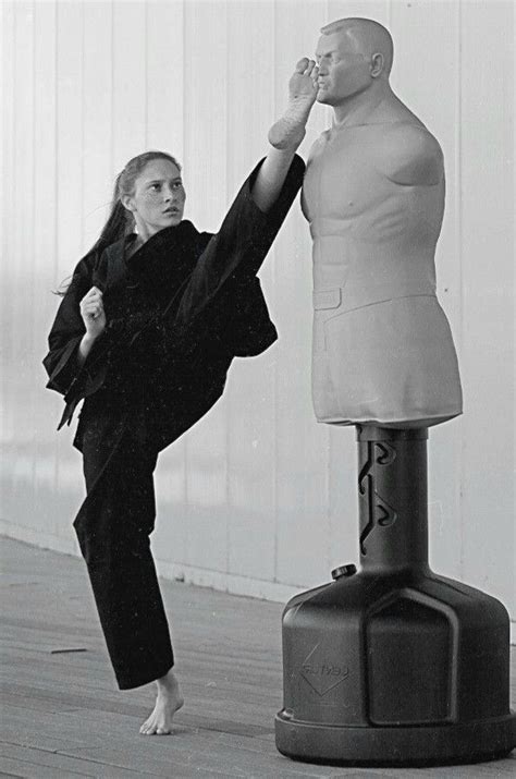 pin oleh bertus  female martial artists