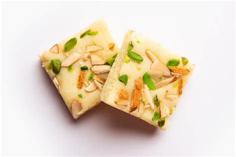 Premium Photo Milk Powder Barfi Also Known As Mava Burfi White Khoya