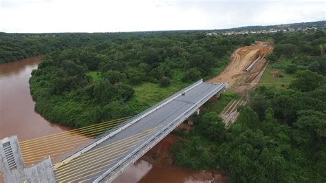 Veja antes do asfalto na Ponte do Rio Garças do anel viário que liga