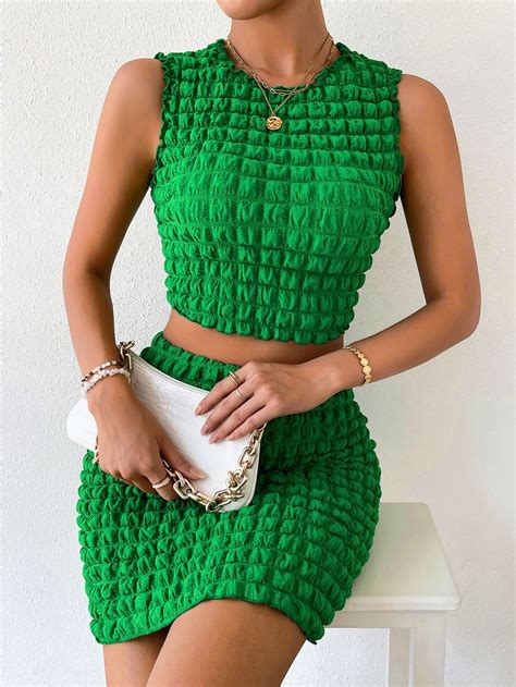 Textured Crop Tank Top And Bodycon Skirt Body Con Skirt Classy Casual Outfits Crochet Top Outfit