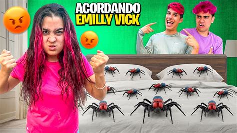 TROLEI A EMILLY VICK E ELA SURTOU Fomos Expulsos YouTube