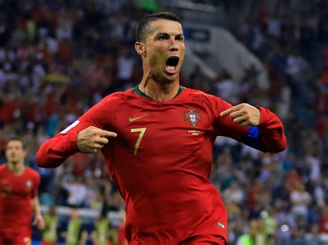 Cristiano Ronaldo sprzedał Złotą Piłkę Znamy powód Piłka nożna