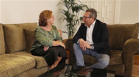 Toni Pérez recibe a la delegada del Consell en Alicante Agustina