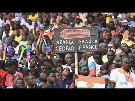 Niger Dezenas De Milhares De Pessoas Manifestaram Se Em Apoio Aos