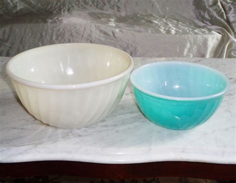 Small Vintage Anchor Hocking Fire King Swirl Mixing Bowls In Etsy Mixing Bowls Vintage