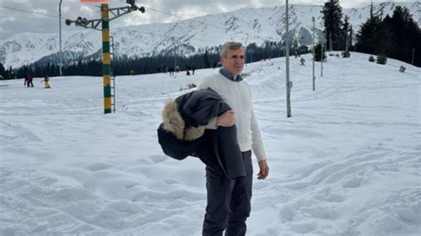 Never Seen Gulmarg So Dry Omar Abdullah On Lack Of Snow In Kashmir