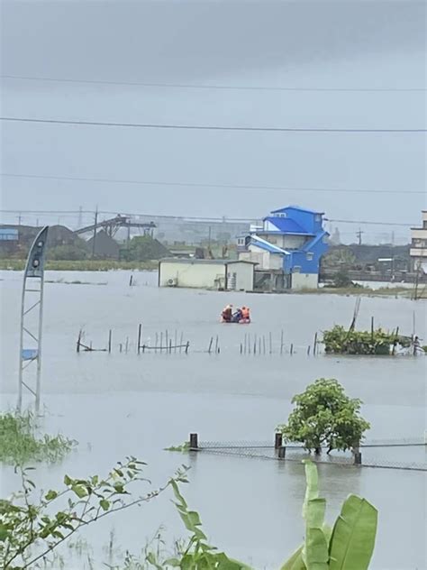 宜蘭淹大水！ 蘭陽溪深夜豪雨爆漲 七賢村全村泡水、8人受困 上報 焦點