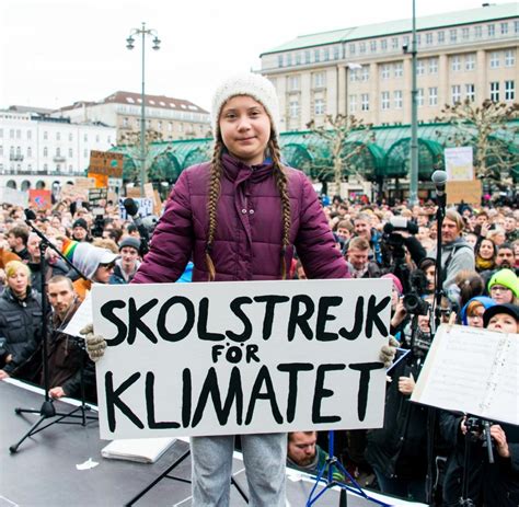 Schüler Klimastreik mit Greta Thunberg in Hamburg Demo mit Aussicht