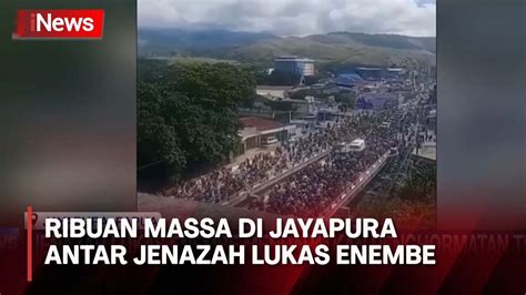 Ribuan Massa Di Jayapura Arak Jenazah Lukas Enembe Youtube