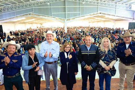 Entrega gobernadora apoyos de seguro agrícola a campesinos La Polilla