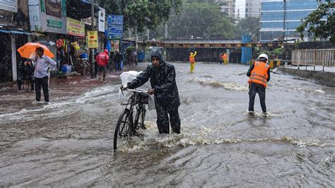 Rain Updates मुंबईत पुढील तीन दिवस मुसळधार रत्नागिरी रायगड