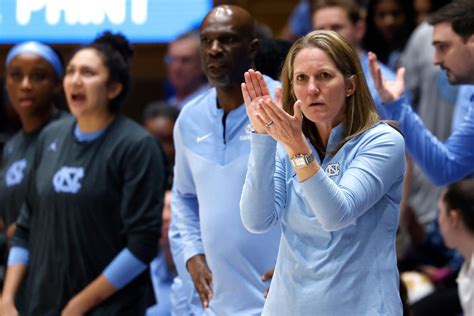 UNC women’s basketball gives Courtney Banghart extension - Yahoo Sports