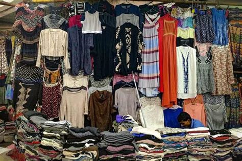 13 Amazing Places For Street Shopping in Delhi