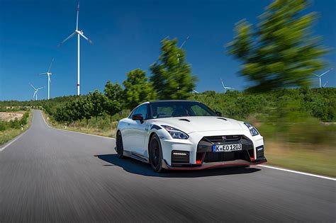 Nissan Gt R Nismo Takes To The Track Shows Lighter Is Better