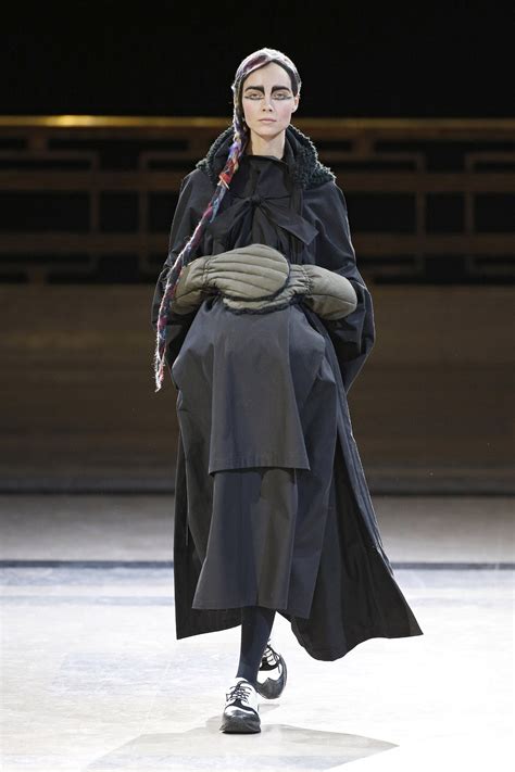 Yohji Yamamoto Ready To Wear Fashion Show Collection Fall Winter 2014