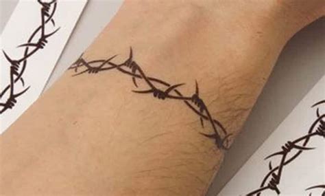 Tatuagens de arame farpado no braço coleção de exemplos Tatuantes