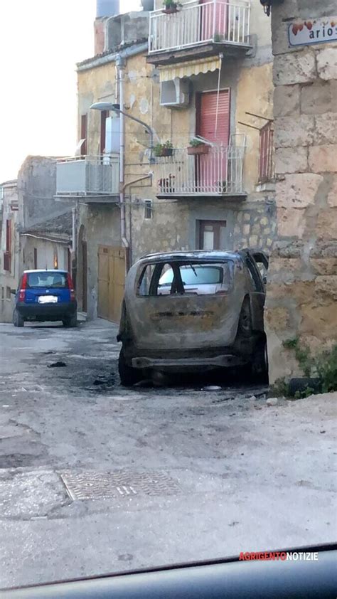 Notte Di Fuoco A Racalmuto E Grotte Bruciano Auto