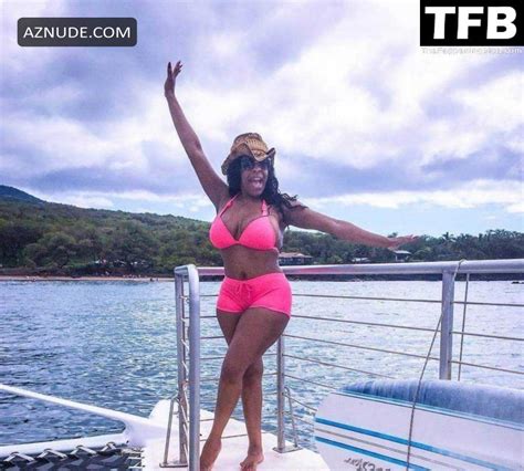 Niecy Nash Sexy Flashes Her Hot Boobs In Various Photos Collection AZNude