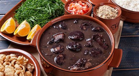 Feijoada é brasileira e tem influência europeia saiba como esse prato