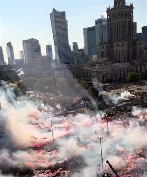 Le drammatiche immagini dell incendio in uno dei più grandi centri