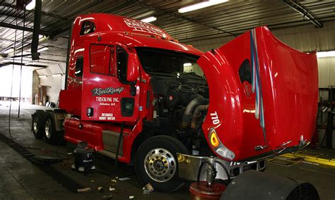 Freightliner Trucks Equipment And Technology At Kreilkamp Trucking Inc