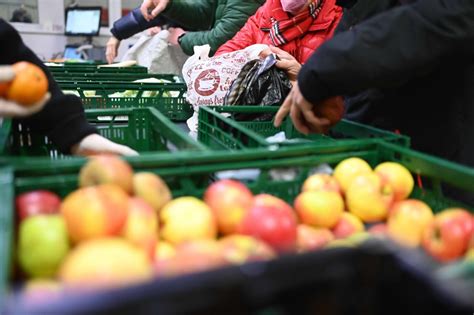 Viel Zu Wenige Lebensmittel Tafeln Schlagen Alarm