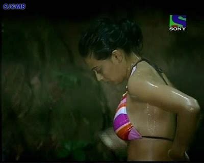 Shweta Tiwari Bathing In Bikini Hot Pics All Hot Celebrities