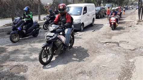 Setahun Tak Kunjung Diperbaiki Jalan I Gusti Ngurah Rai Kota Bekasi