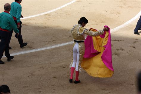 Bull Fighting In Ventas - Bull Fights Photo (14442817) - Fanpop