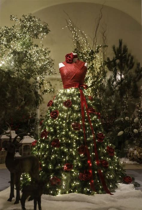 Pin By Tis The Season On Burgundy Christmas Pallets Dress Form