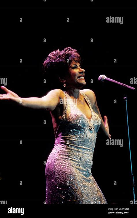 Dame Shirley Bassey Hi Res Stock Photography And Images Alamy