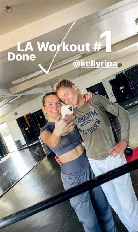 Kelly Ripa Shares Photos Wearing No Makeup After Sweating In Gym