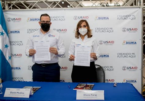 Usaid A Trav S De Su Proyecto Creando Mi Futuro Aqu Realiza Firma