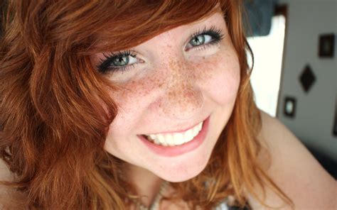 Wavy Hair Women Cintia Dicker Freckles Portrait Model Long Hair