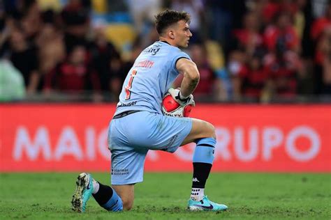 Atuações ENM Léo Jardim salva a noite do Vasco em jogo equilibrado