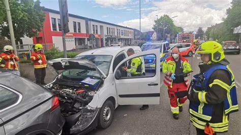 Vier Fahrzeuge Ineinandergeschoben Unfall In Kreuztal J Hrige