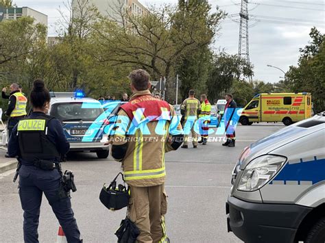 Spektakul Rer Unfall Auto Hebt Nach Zusammensto Auf Br Ckengel Nder