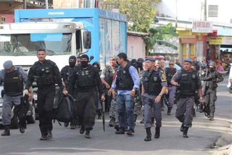 Fotos E V Deos Mostram Momentos De Terror Durante Assalto Ref Ns Em