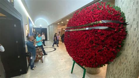 ¡de 2 Mil Rosas Llegó Corona De Rosas Rojas Para ‘la Gilbertona