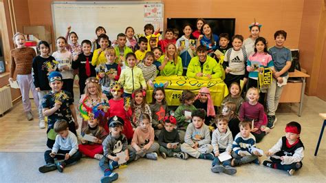 Alti And Carmen Carbonell Have A Great Time At The Ceip Llu S Tena