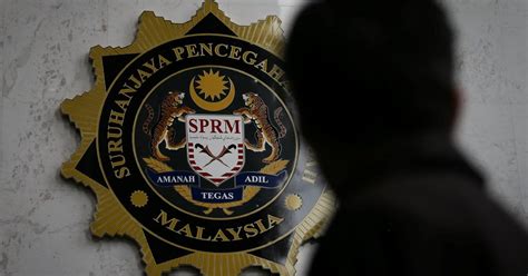 Sprm Ambil Keterangan Bekas Pegawai Khas Najib Berita Harian