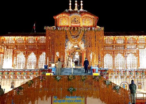 Badrinath Temple Info, History, Architecture, Photos, Timing