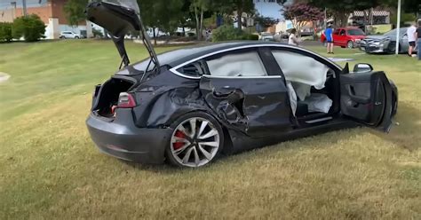 Tesla Allegedly Sold a Used, Crashed Model 3 as a Nearly-New Car ...