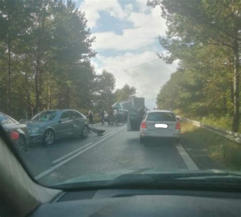 Cz Stochowa Na Dk Dosz O Do Zderzenia Samochodu Ci Arowego I