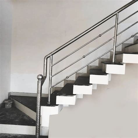 Silver Bar Stainless Steel Railing Mounting Type Floor At Rs