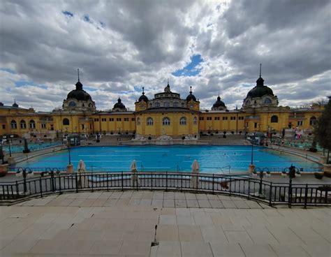 Széchenyi Thermal Bath: Budapest's aquatic gem - BudAPPest