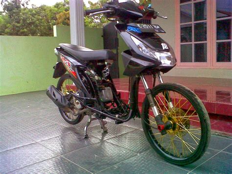 Gambar Modifikasi Motor Honda Beat Hitam Velg 17