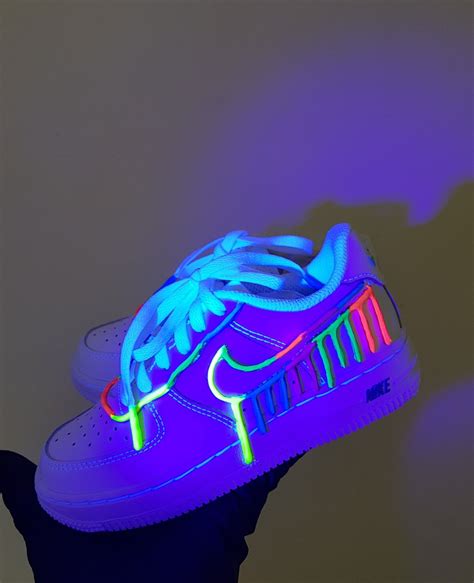 Pin By ᴋᴇɴᴅʏᴋɪᴄᴋs Custom Sneakers Fas On You Didn T Pin That Neon Nike Shoes Nike