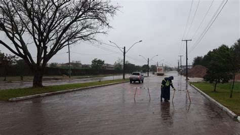 Chuva Provoca Deslizamento De Uma Casa Em Porto Alegre E Deixa V Rias